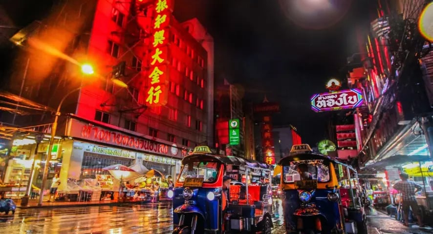 Exploring bangkok nightlife during a publishing internship in Thailand