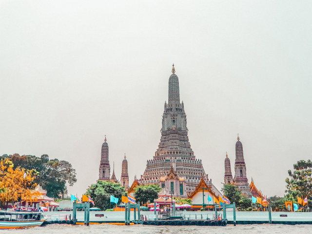 Bangkok, Thailand is great for Digital Nomada(Wat Arun, by Ray Melvin Caraan on Unsplash).