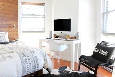 Decorating your room during an internship abroad.