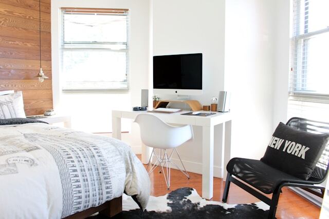 Decorating your room during an internship abroad.