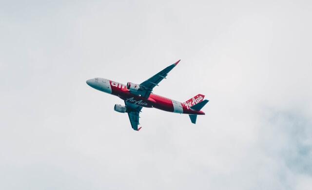 A plane flying through the sky to take international interns to their new city.