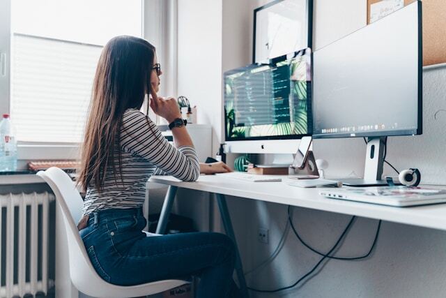 Using AI tools during an internship abroad.