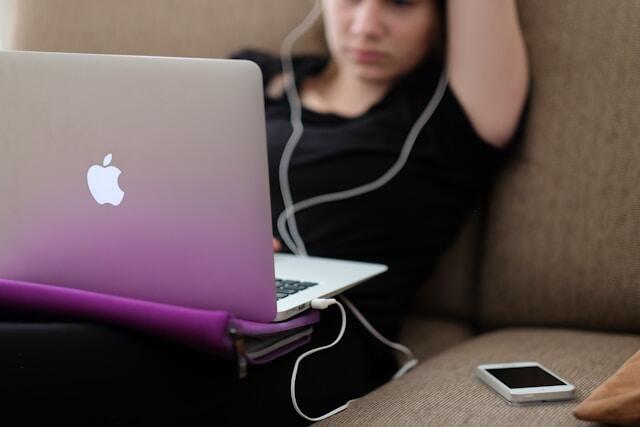 A young professional doing an online language course in preparation for her internship abroad.