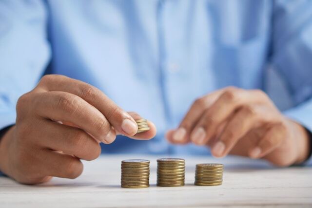 A Gen Z budgeting their money and organizing their cash.