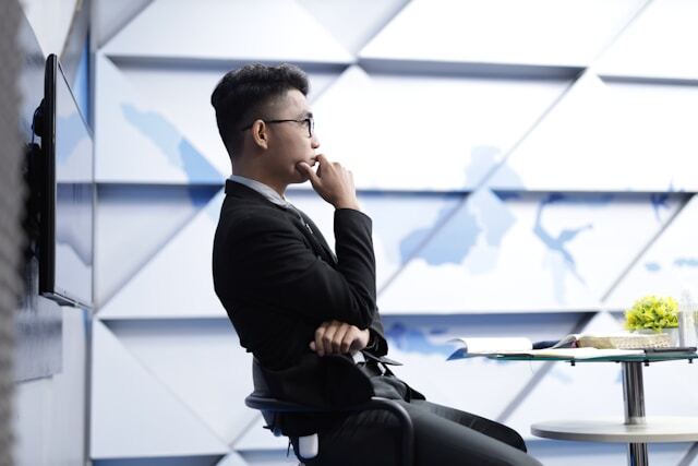 Showing your critical thinking skills during an internship abroad.