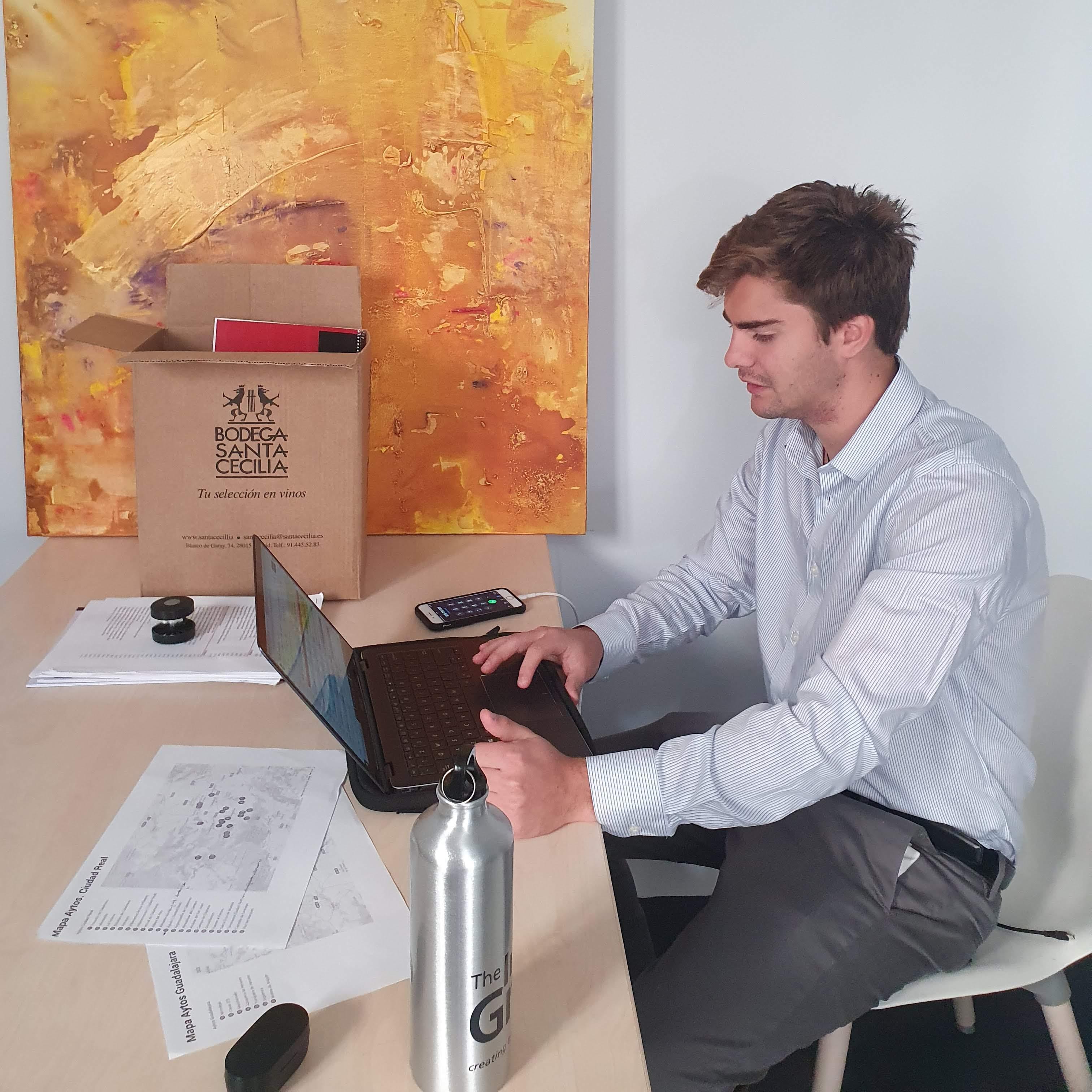 Working during a remote marketing internship