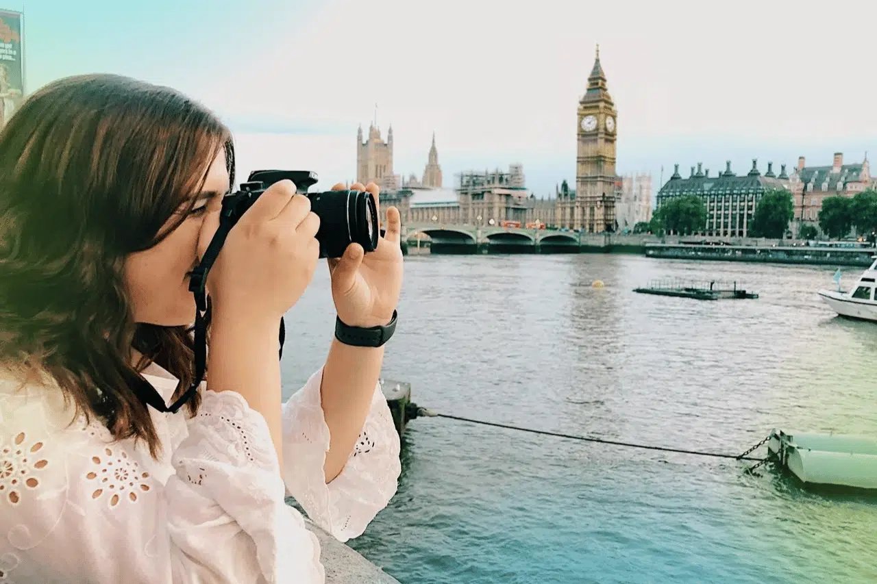 girl taking photo on her internship abroad in london