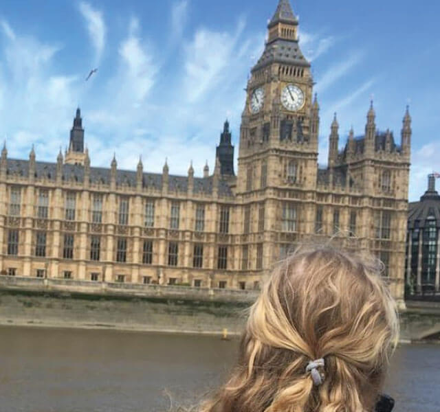 young professional sightseeing during an UK internship in computer science for students