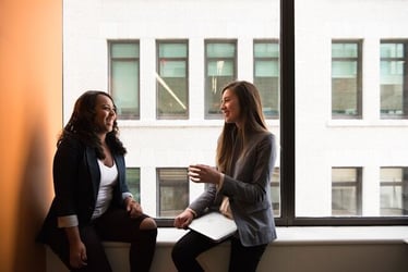Meeting with a mentor at work during an international internship.