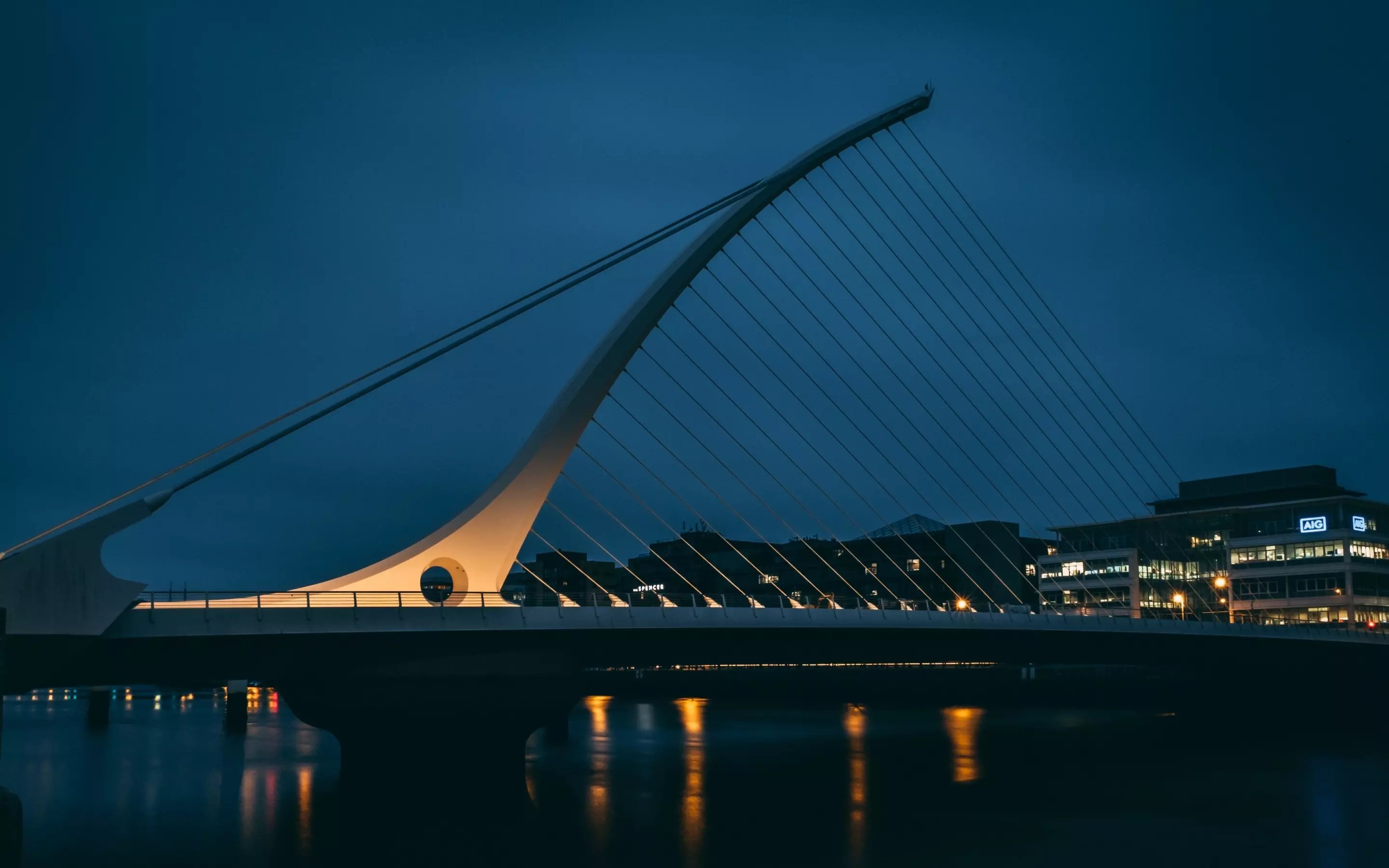 Sightseeing in Dublin at night during an architecture internship in Ireland