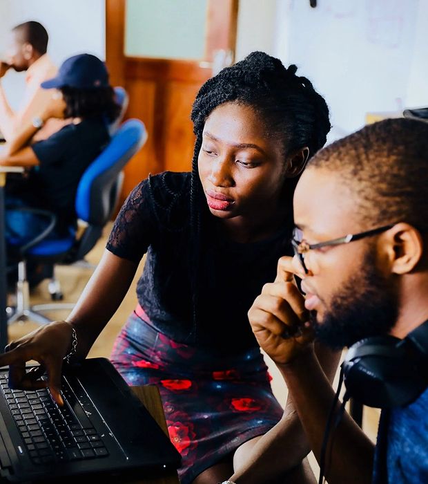 people on computer during computer science internship in New York